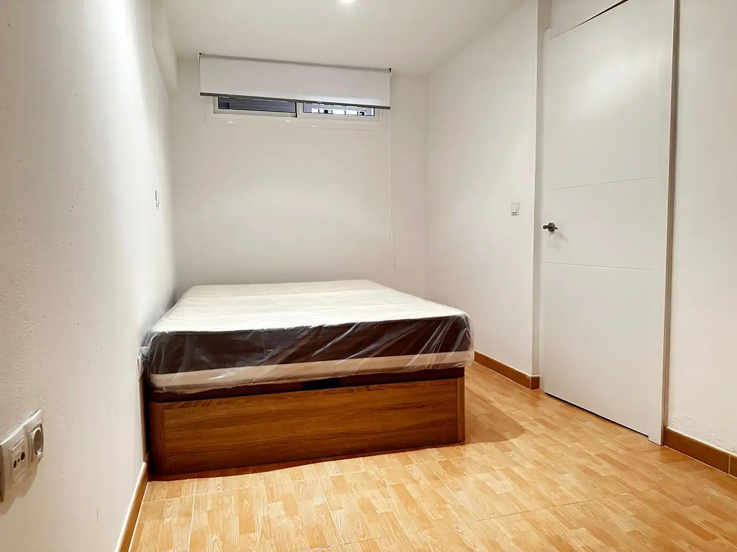 Duplexes for rent in Plaza Alegre, 18, El Plantinar – Avda. La Paz - El Juncal Bedroom of Duplexes for rent in Sevilla with Air Conditioner, Heating and Furnished