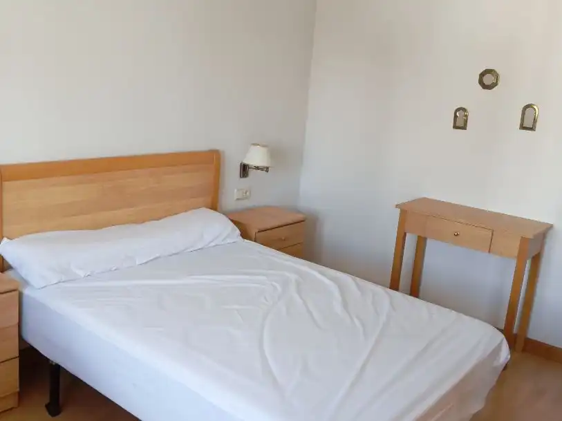 Habitación de Apartamento de alquiler en León Capital  con Calefacción, Parquet y Amueblado