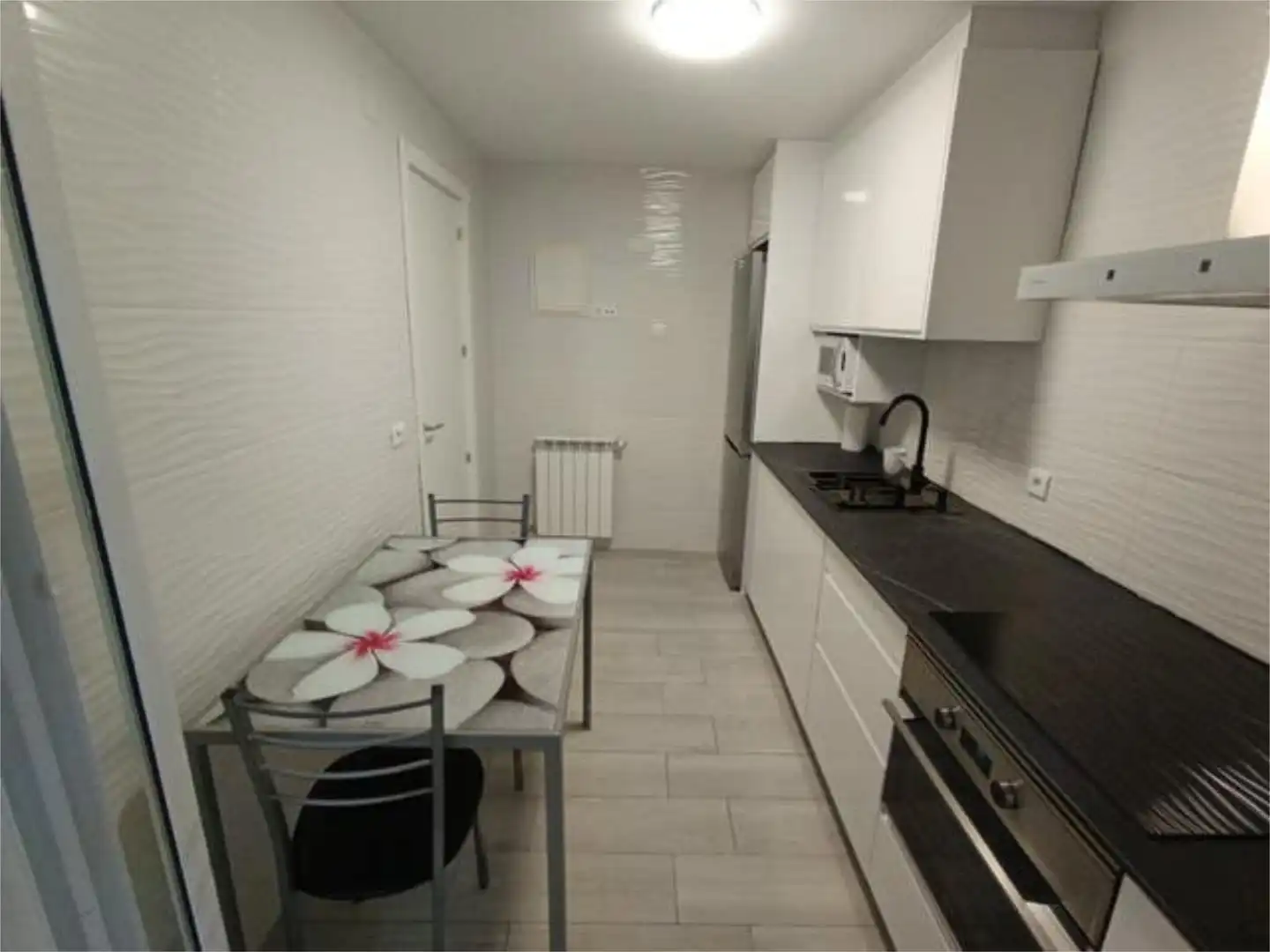 Piso de alquiler en Ventiun Cocina de Piso de alquiler en Ourense Capital con Calefacción y Amueblado