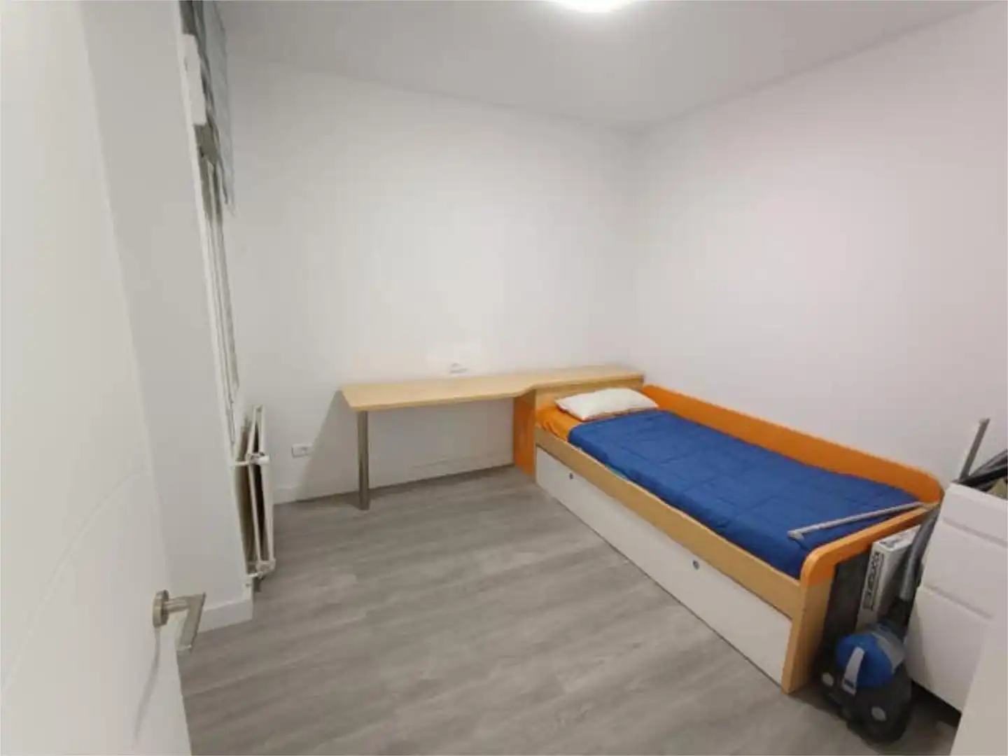 Piso de alquiler en Ventiun Habitación de Piso de alquiler en Ourense Capital con Calefacción y Amueblado