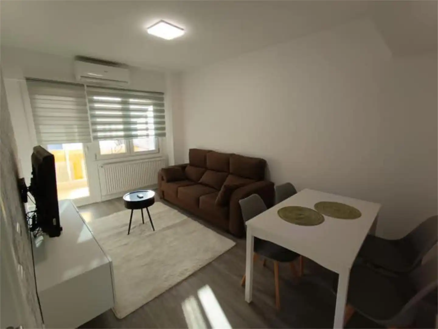 Piso de alquiler en Ventiun Sala de estar de Piso de alquiler en Ourense Capital con Calefacción y Amueblado