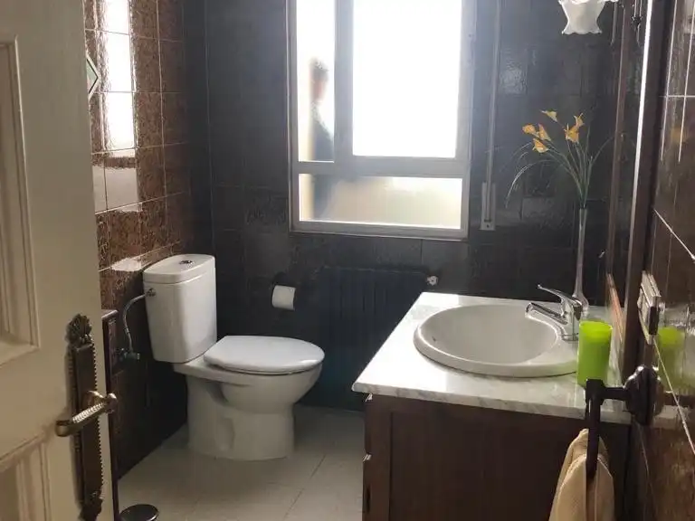 Flat for sale in Cuesta del Carmen, 11, Barrio del Centro Bathroom of Flat for sale in Salamanca with Air Conditioner, Heating and Parquet flooring