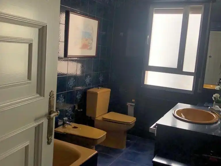 Flat for sale in Cuesta del Carmen, 11, Barrio del Centro Bathroom of Flat for sale in Salamanca with Air Conditioner, Heating and Parquet flooring