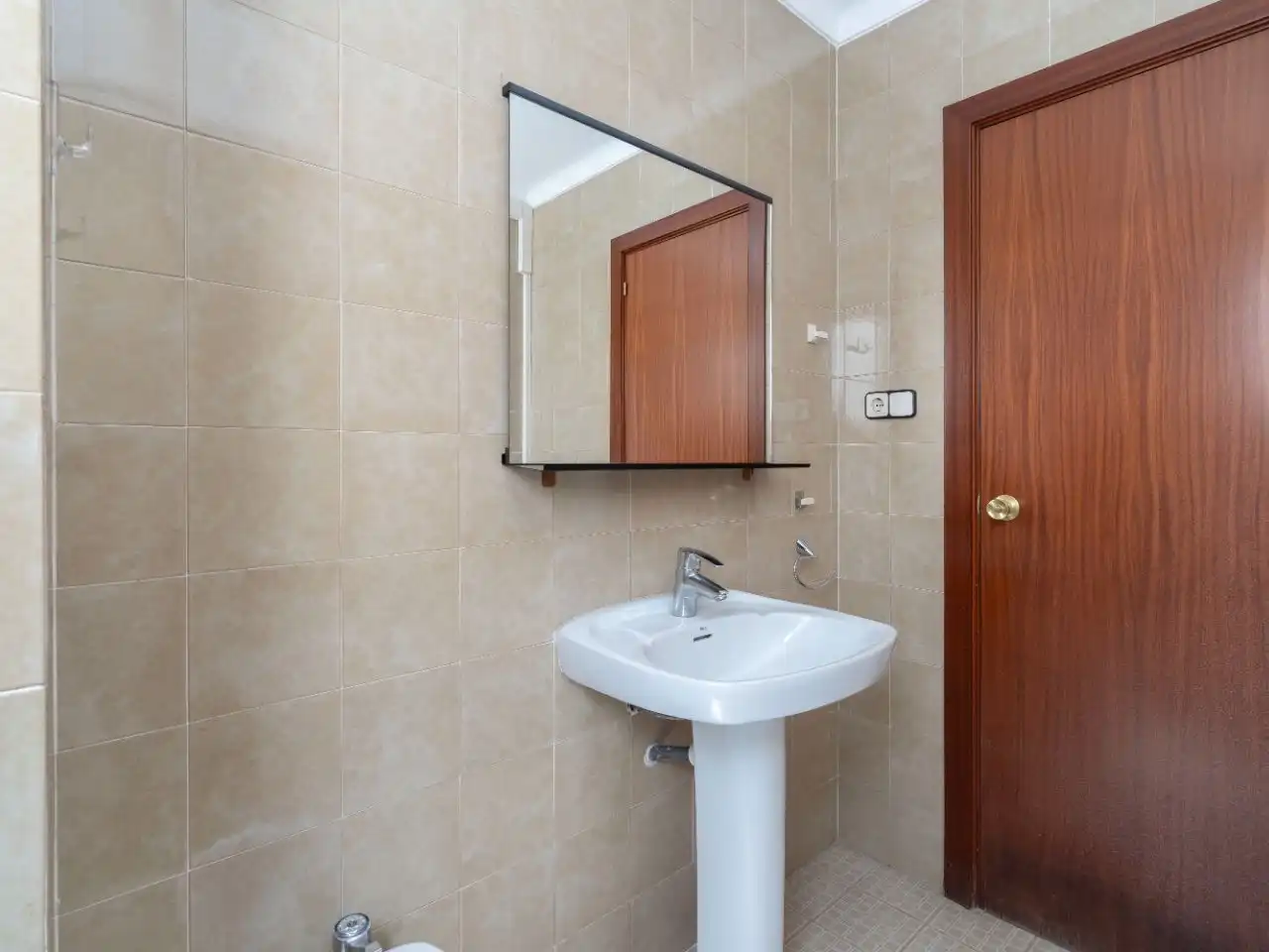 Flat for sale in Horta Bathroom of Flat for sale in Barcelona Capital with Terrace and Balcony