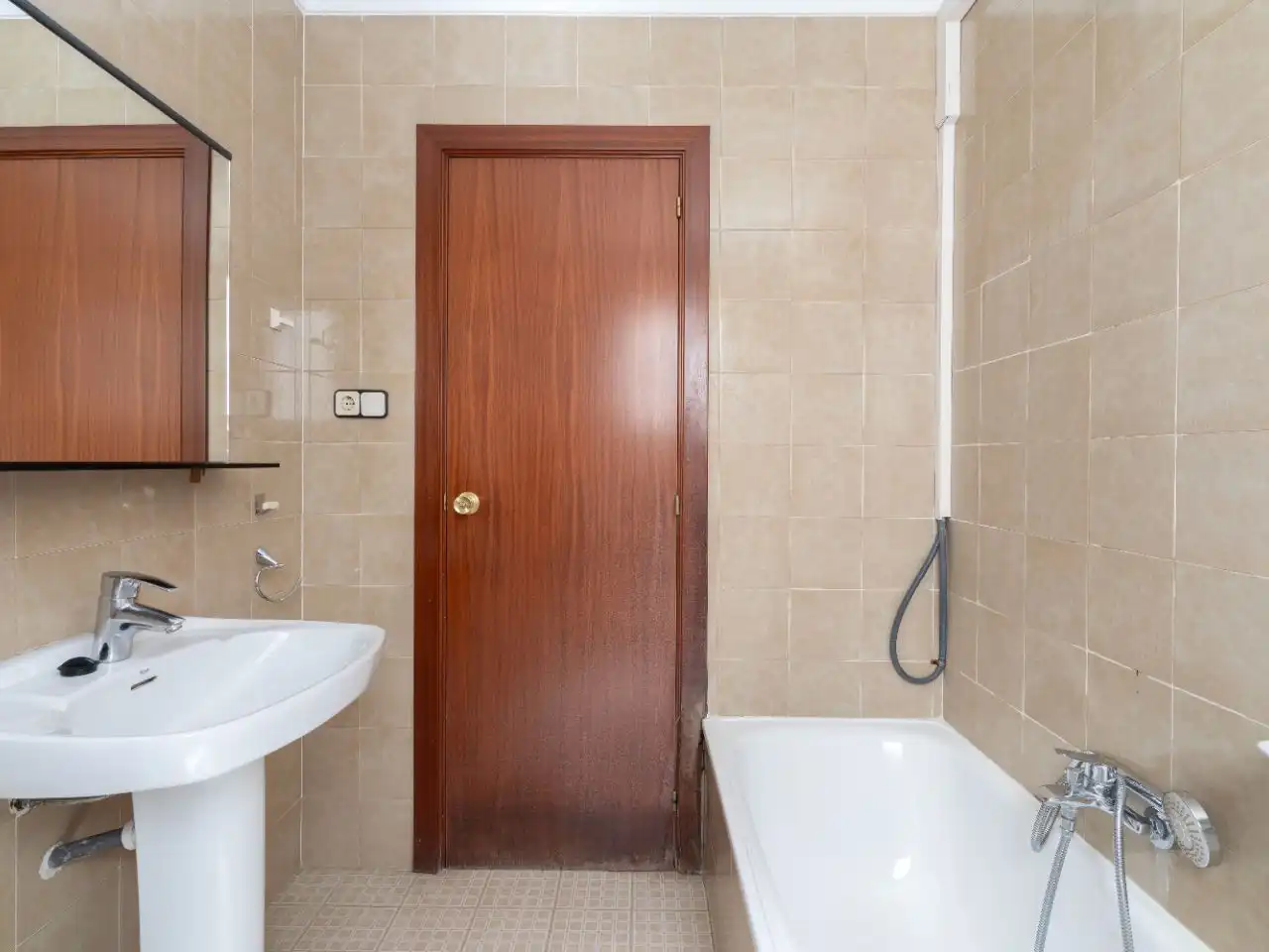 Flat for sale in Horta Bathroom of Flat for sale in Barcelona Capital with Terrace and Balcony
