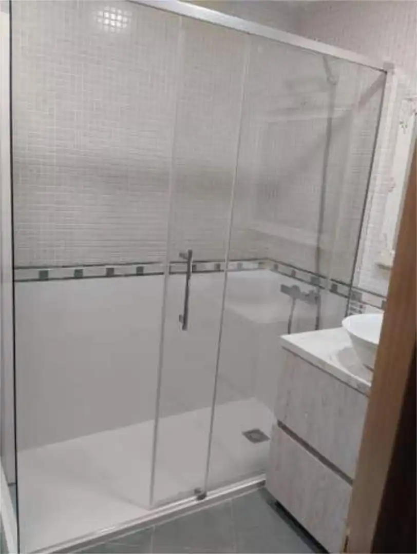 Piso de alquiler en El Parador de las Hortichuelas Baño de Piso de alquiler en Roquetas de Mar con Calefacción y Amueblado