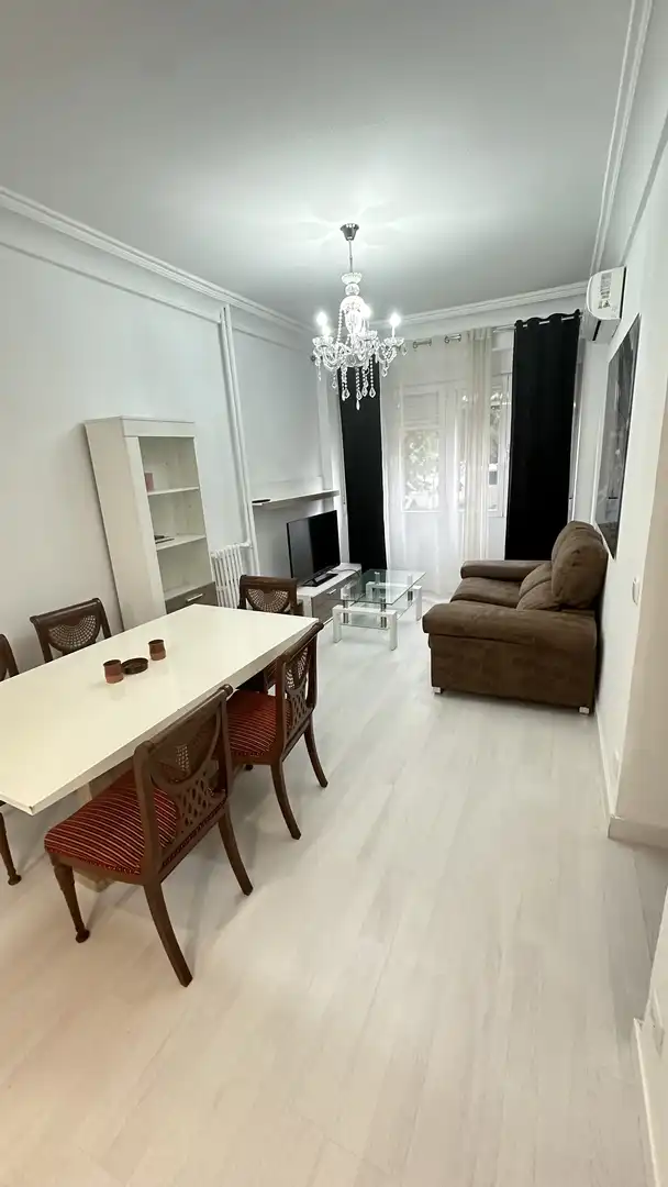 Flat for rent in Calle del Príncipe de Vergara, 200, Ciudad Jardín Living room of Flat for rent in Madrid with Air Conditioner, Heating and Parquet flooring