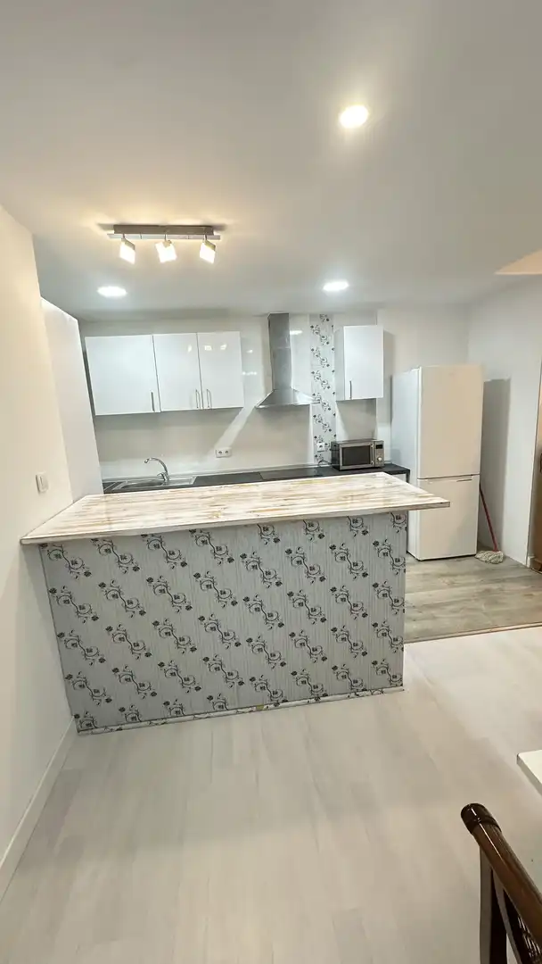 Flat for rent in Calle del Príncipe de Vergara, 200, Ciudad Jardín Kitchen of Flat for rent in Madrid with Air Conditioner, Heating and Parquet flooring