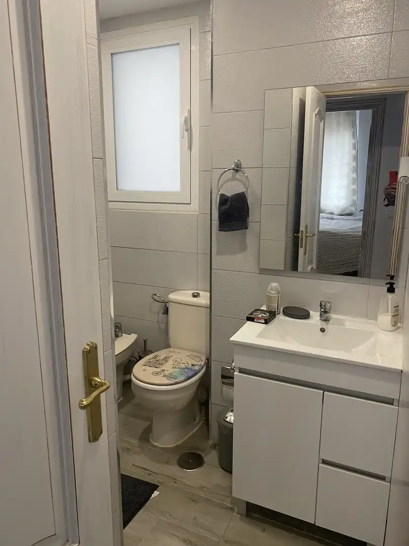 Flat for rent in Calle del Príncipe de Vergara, 200, Ciudad Jardín Bathroom of Flat for rent in Madrid with Air Conditioner, Heating and Parquet flooring