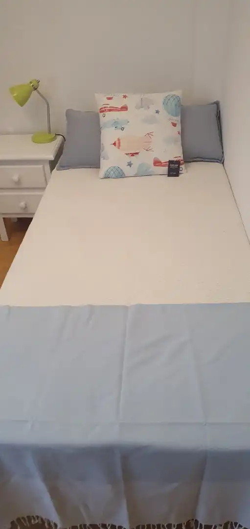 Piso de alquiler en Calle Virgen de Fátima, 12, Triana Este Habitación de Piso de alquiler en Sevilla Capital con Aire acondicionado y Balcón