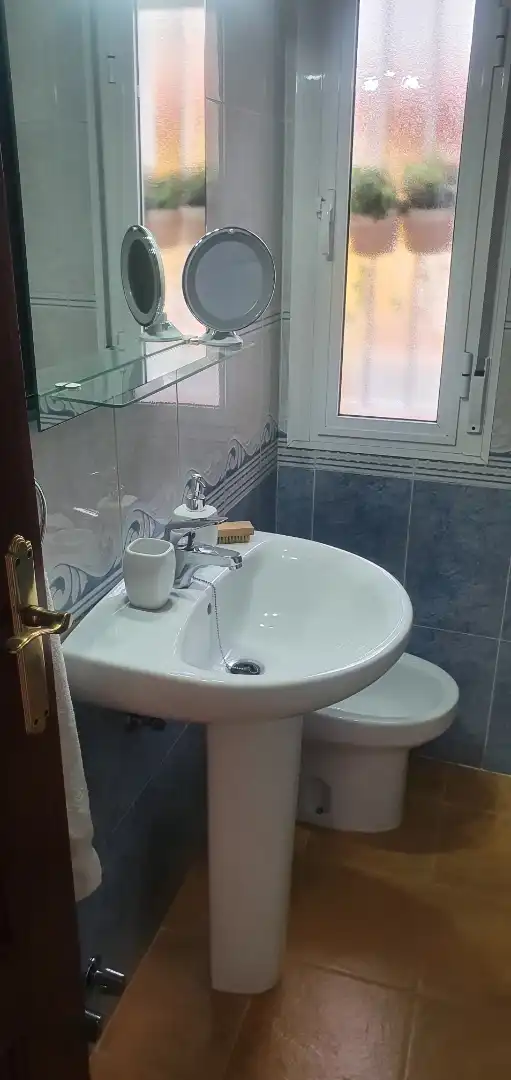 Piso de alquiler en Calle Virgen de Fátima, 12, Triana Este Baño de Piso de alquiler en Sevilla Capital con Aire acondicionado y Balcón