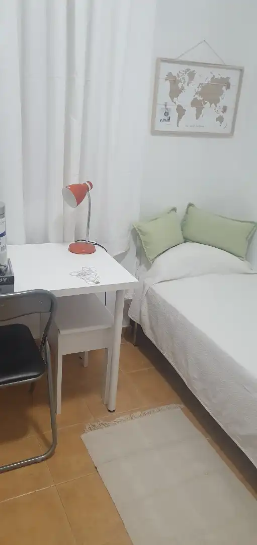 Piso de alquiler en Calle Virgen de Fátima, 12, Triana Este Habitación de Piso de alquiler en Sevilla Capital con Aire acondicionado y Balcón