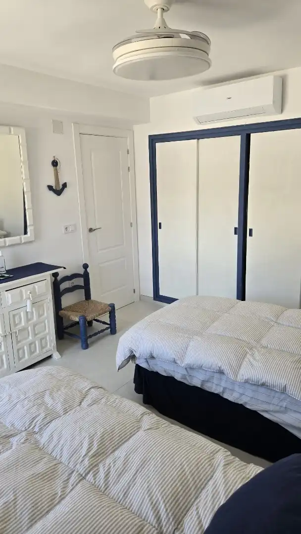 Wohnung zur Miete in Calle Altea, 1, Pueblo Acantilado - Lanuza Schlafzimmer von Wohnung zur Miete in El Campello mit Klimaanlage, Privatgarten und Terrasse