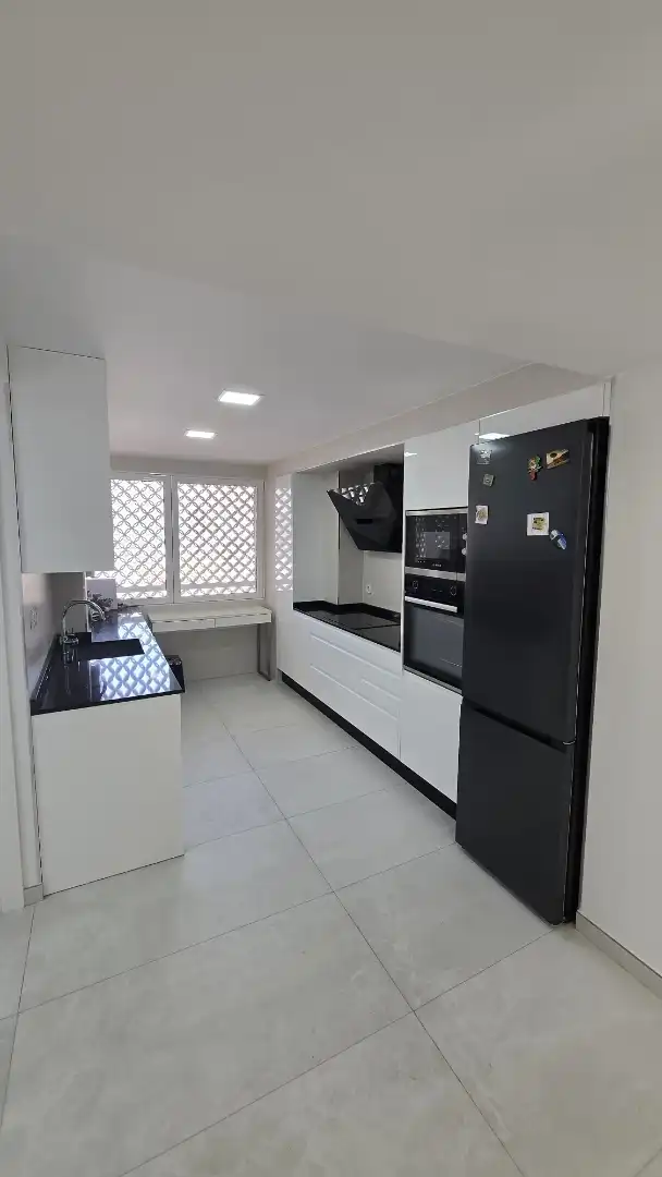 Wohnung zur Miete in Calle Altea, 1, Pueblo Acantilado - Lanuza Küche von Wohnung zur Miete in El Campello mit Klimaanlage, Privatgarten und Terrasse