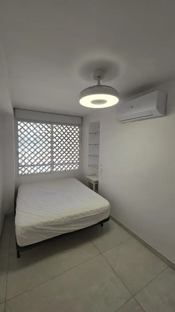 Wohnung zur Miete in Calle Altea, 1, Pueblo Acantilado - Lanuza Schlafzimmer von Wohnung zur Miete in El Campello mit Klimaanlage, Privatgarten und Terrasse