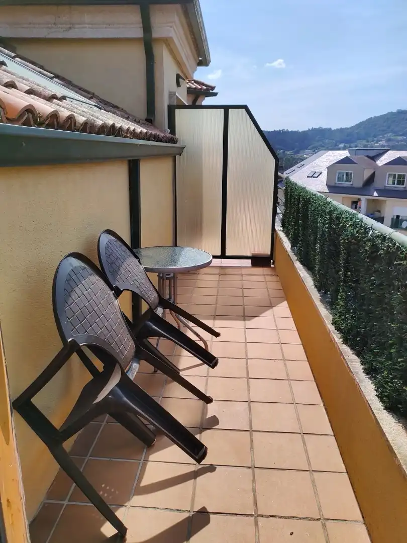 Terrasse von Dachboden zum Verkauf in Barro mit Terrasse, Abstellraum und Möbliert
