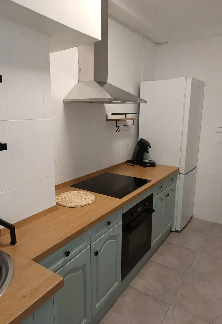 Wohnung zur Miete in Calle de Calatrava, 58, El Perchel Küche von Wohnung zur Miete in Ciudad Real mit Klimaanlage, Heizung und Parkett