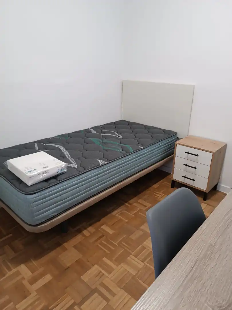 Wohnung zur Miete in Calle de Calatrava, 58, El Perchel Schlafzimmer von Wohnung zur Miete in Ciudad Real mit Klimaanlage, Heizung und Parkett