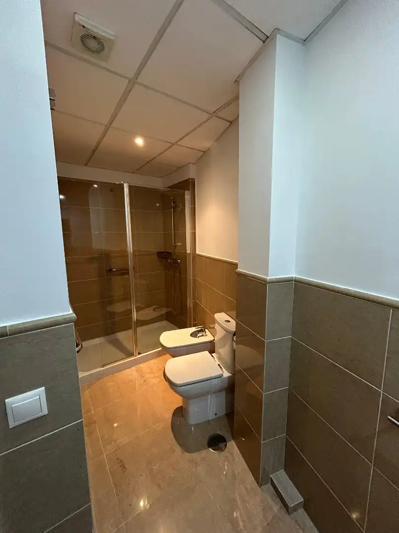 Flat for rent in Calle Villegas, 3a, Casco Antiguo Bathroom of Flat for rent in Sevilla Capital with Air Conditioner
