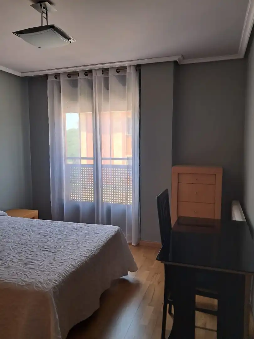 Pis en venda a Calle Luis Sala Balust, 17, Pizarrales Dormitori de Pis en venda en Salamanca amb Balcó