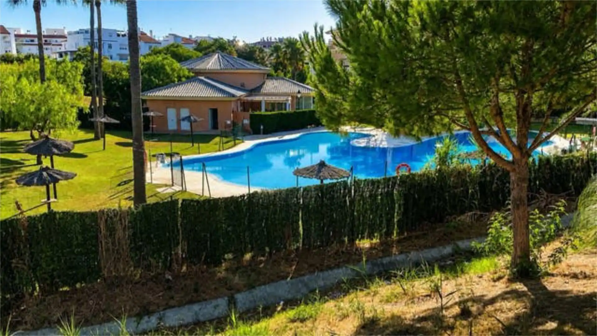 Apartments for sale in San Luis de Sabinillas Swimming pool of Apartments for sale in Manilva with Terrace and Swimming Pool