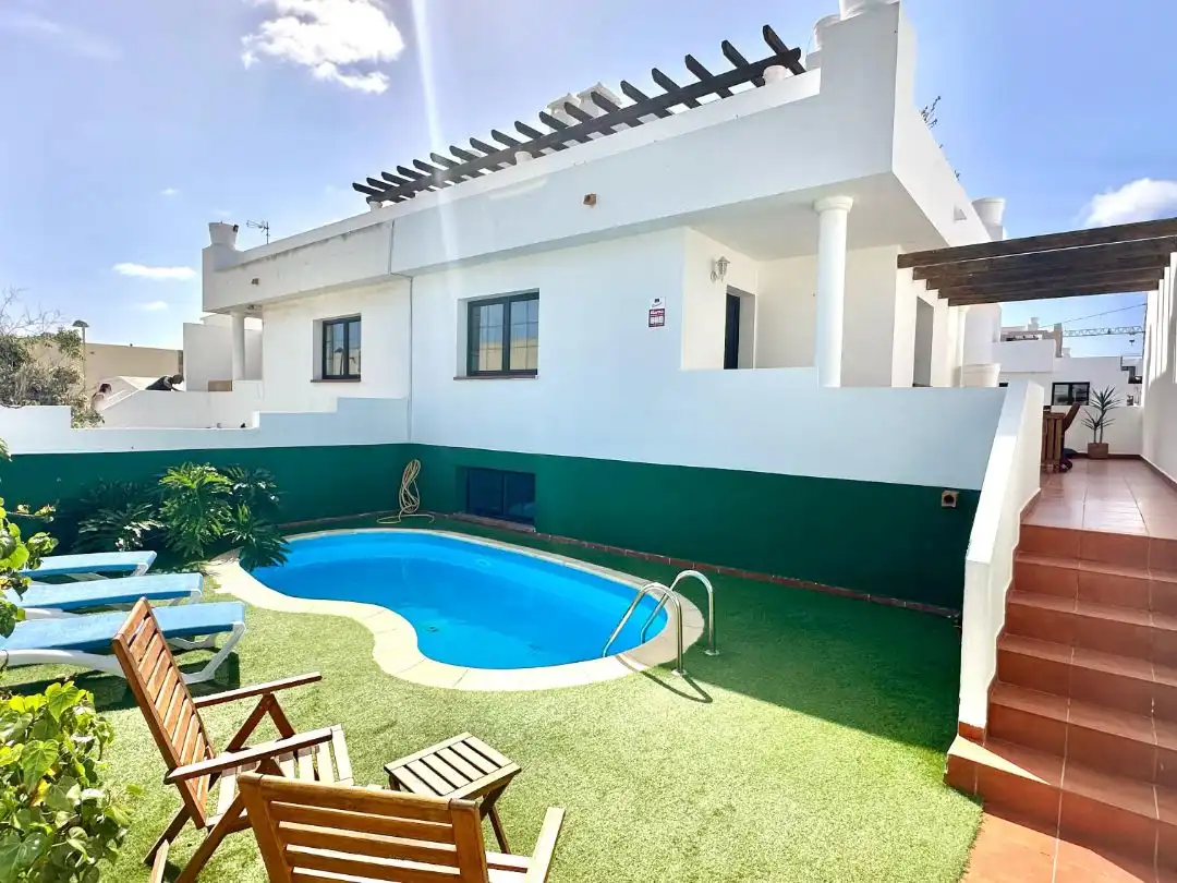 Houses for sale in Calle el Hierro, 3, Corralejo Swimming pool of Houses for sale in La Oliva with Private garden, Terrace and Swimming Pool