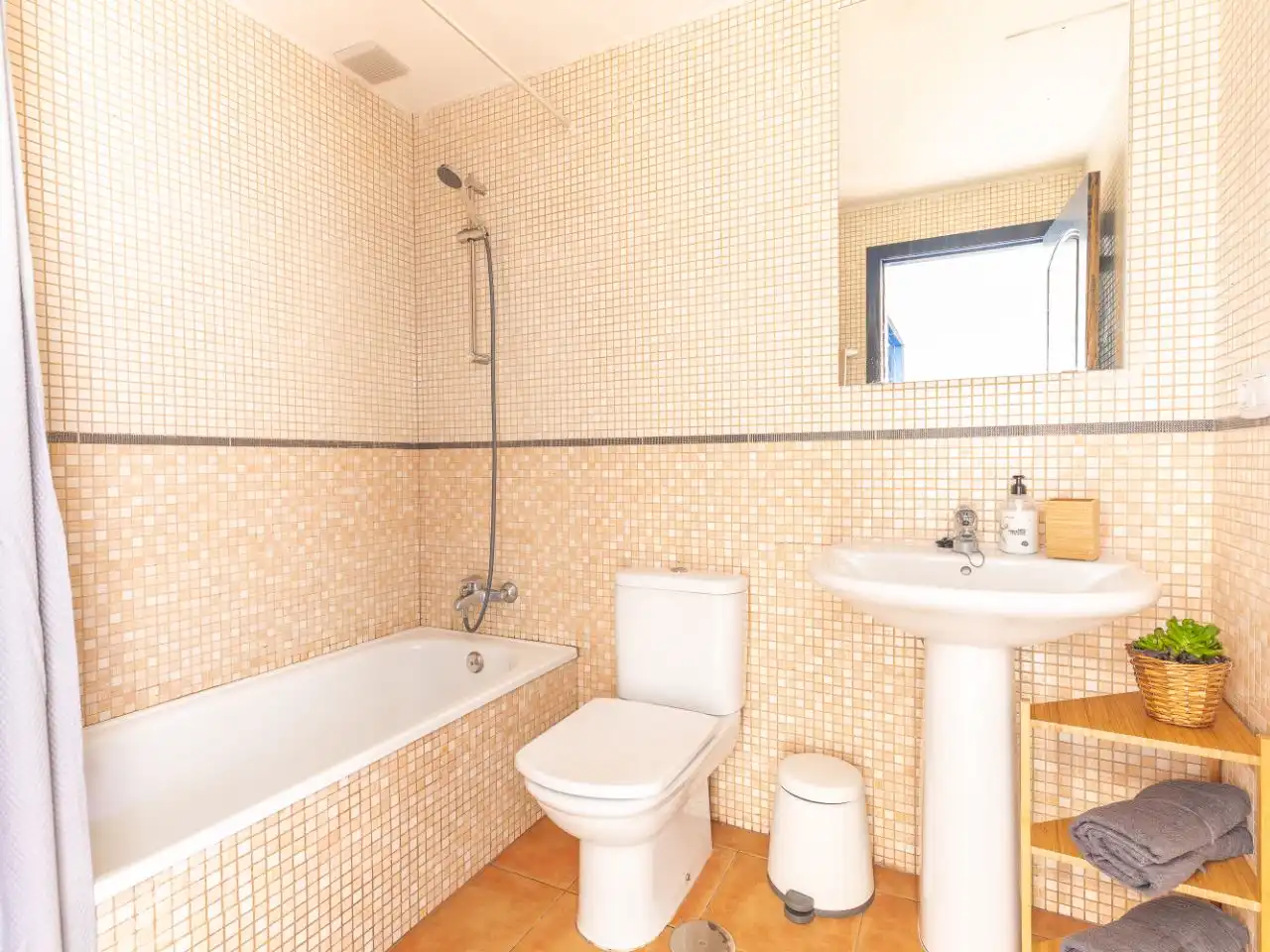 Houses for sale in Calle el Hierro, 3, Corralejo Bathroom of Houses for sale in La Oliva with Private garden, Terrace and Swimming Pool