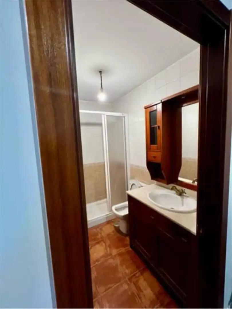 Casa adosada en venta en O Hío Baño de Casa adosada en venta en Cangas con Calefacción, Jardín privado y Terraza