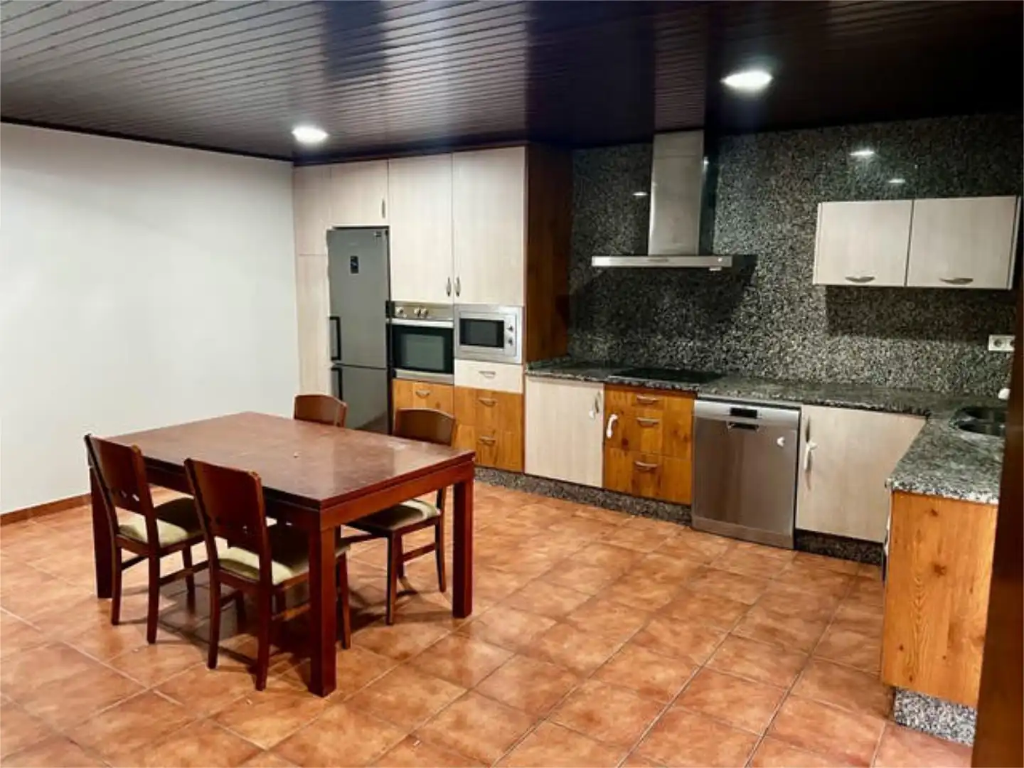 Casa adosada en venta en O Hío Cocina de Casa adosada en venta en Cangas con Calefacción, Jardín privado y Terraza