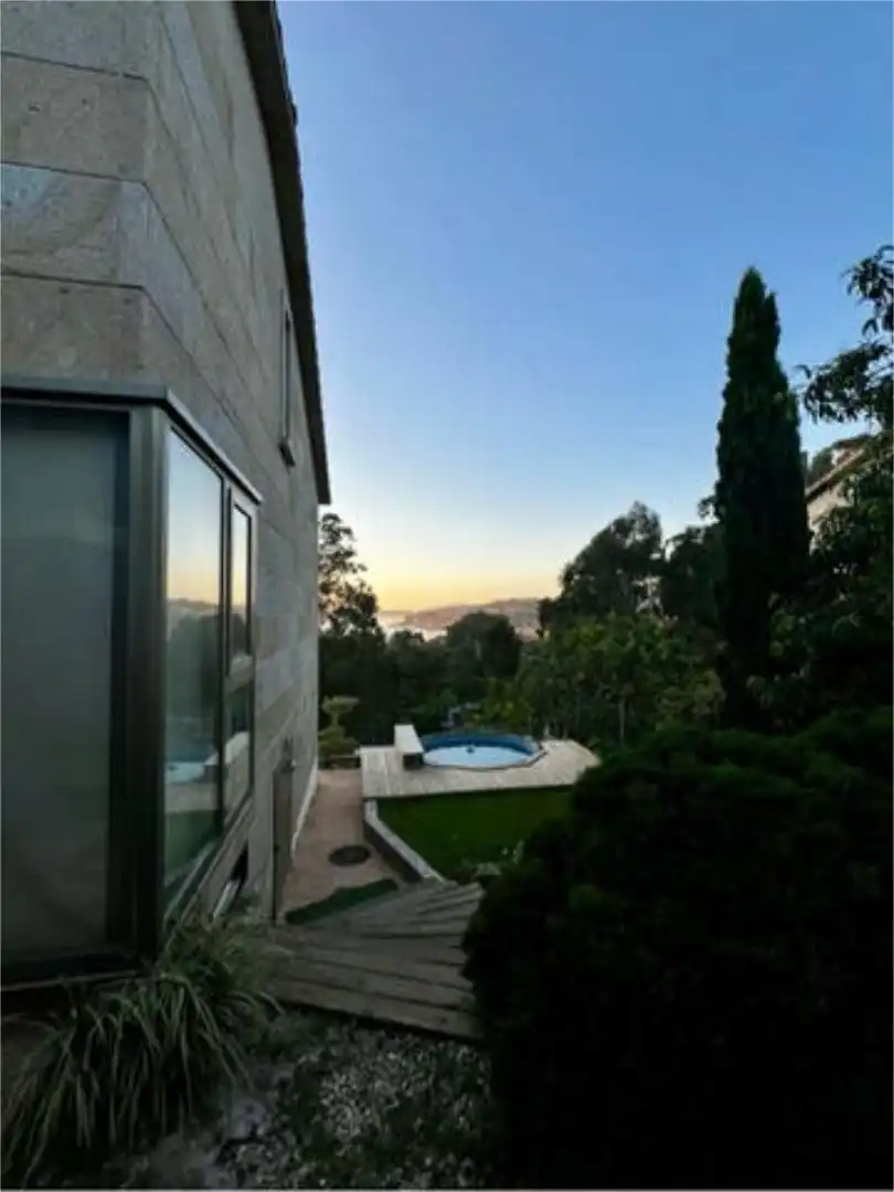 Casa adosada en venta en O Hío Terraza de Casa adosada en venta en Cangas con Calefacción, Jardín privado y Terraza