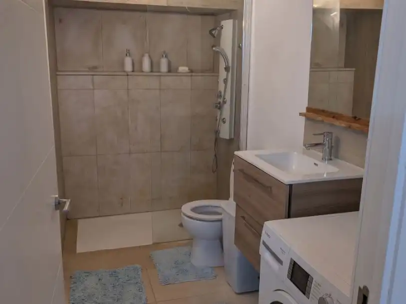 Casa adosada en venta en Coín Baño de Casa adosada en venta en Coín con Aire acondicionado, Terraza y Amueblado