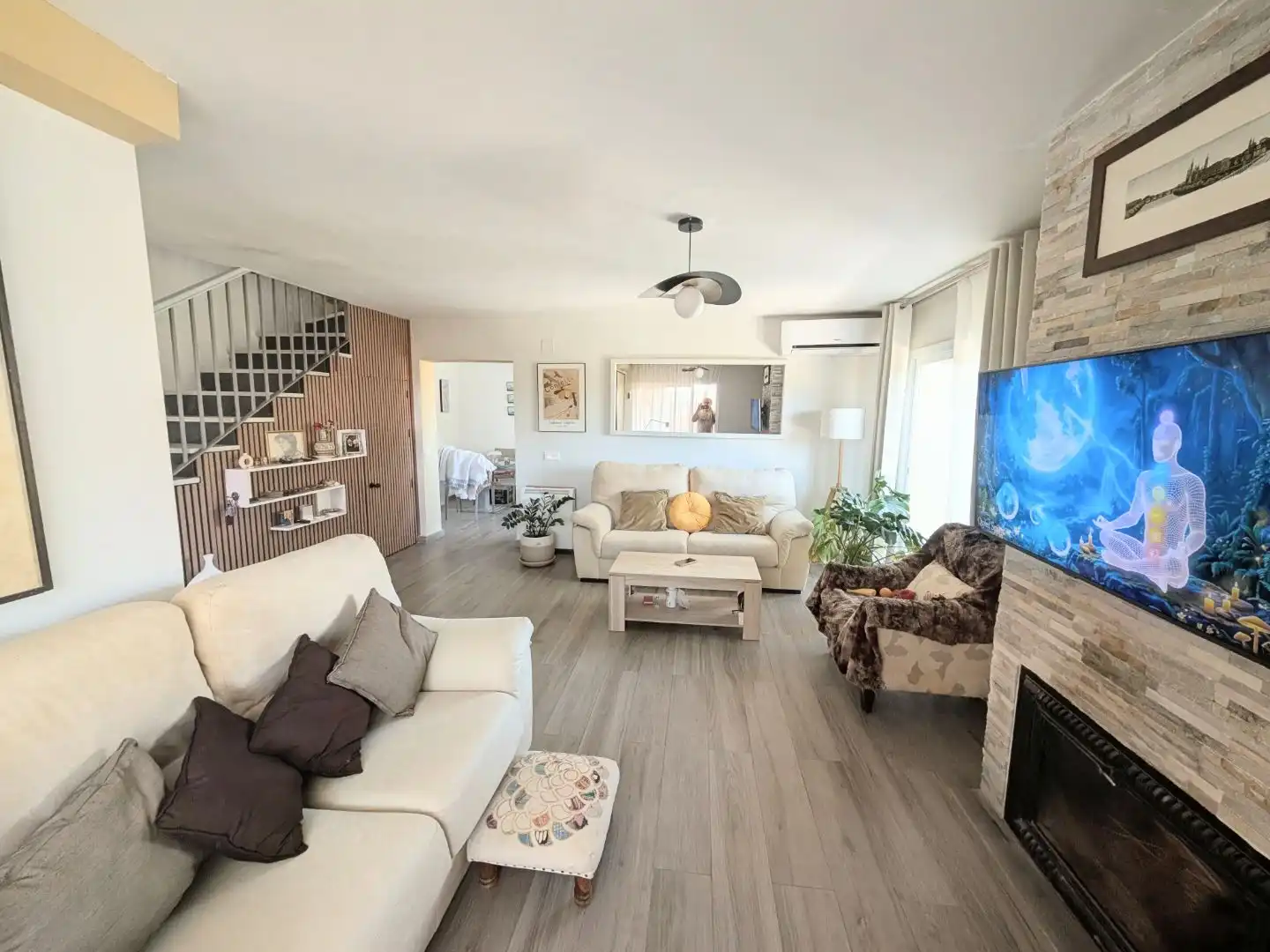 Casa adosada en venta en Coín Sala de estar de Casa adosada en venta en Coín con Aire acondicionado, Terraza y Amueblado