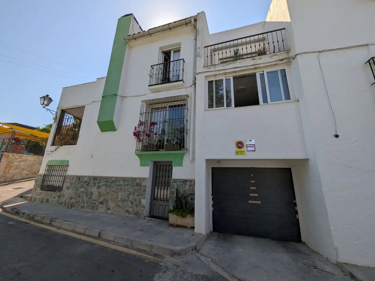 Casa adosada en venta en Coín Vista exterior de Casa adosada en venta en Coín con Aire acondicionado, Terraza y Amueblado
