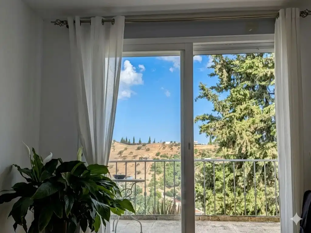 Casa adosada en venta en Coín Habitación de Casa adosada en venta en Coín con Aire acondicionado, Terraza y Amueblado