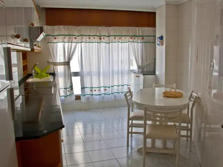 Piso de alquiler en Avenida de Monelos, 2, Someso - Matogrande Cocina de Piso de alquiler en A Coruña Capital con Calefacción, Parquet y Trastero