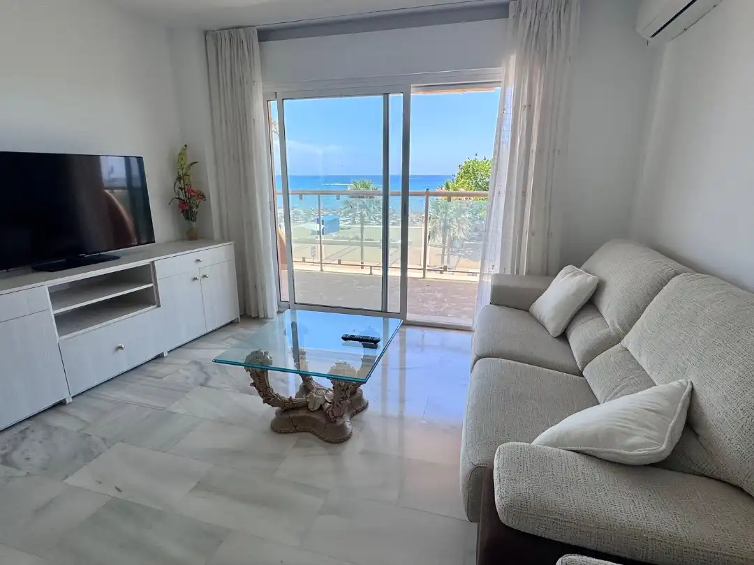 Piso de alquiler en Calle Maestro Pedro Calvo, 2, Playa de los Boliches Sala de estar de Piso de alquiler en Fuengirola con Aire acondicionado y Terraza