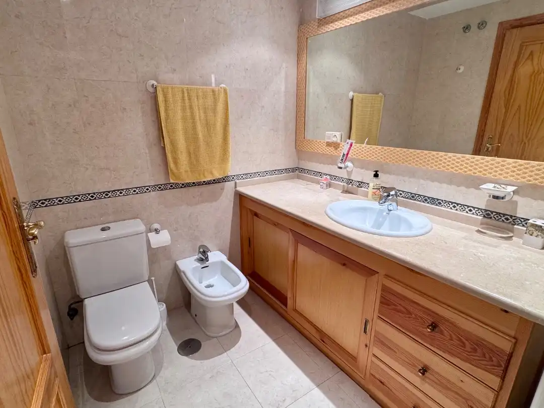 Piso de alquiler en Calle Maestro Pedro Calvo, 2, Playa de los Boliches Baño de Piso de alquiler en Fuengirola con Aire acondicionado y Terraza