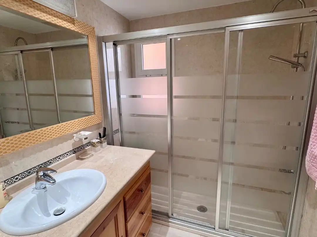 Piso de alquiler en Calle Maestro Pedro Calvo, 2, Playa de los Boliches Baño de Piso de alquiler en Fuengirola con Aire acondicionado y Terraza