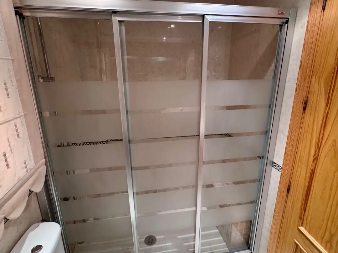 Piso de alquiler en Calle Maestro Pedro Calvo, 2, Playa de los Boliches Baño de Piso de alquiler en Fuengirola con Aire acondicionado y Terraza