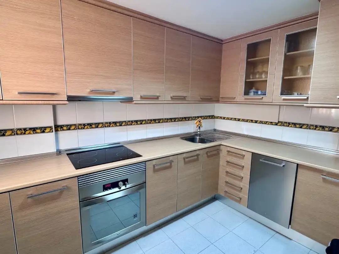 Piso de alquiler en Calle Maestro Pedro Calvo, 2, Playa de los Boliches Cocina de Piso de alquiler en Fuengirola con Aire acondicionado y Terraza