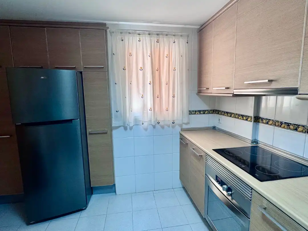 Piso de alquiler en Calle Maestro Pedro Calvo, 2, Playa de los Boliches Cocina de Piso de alquiler en Fuengirola con Aire acondicionado y Terraza