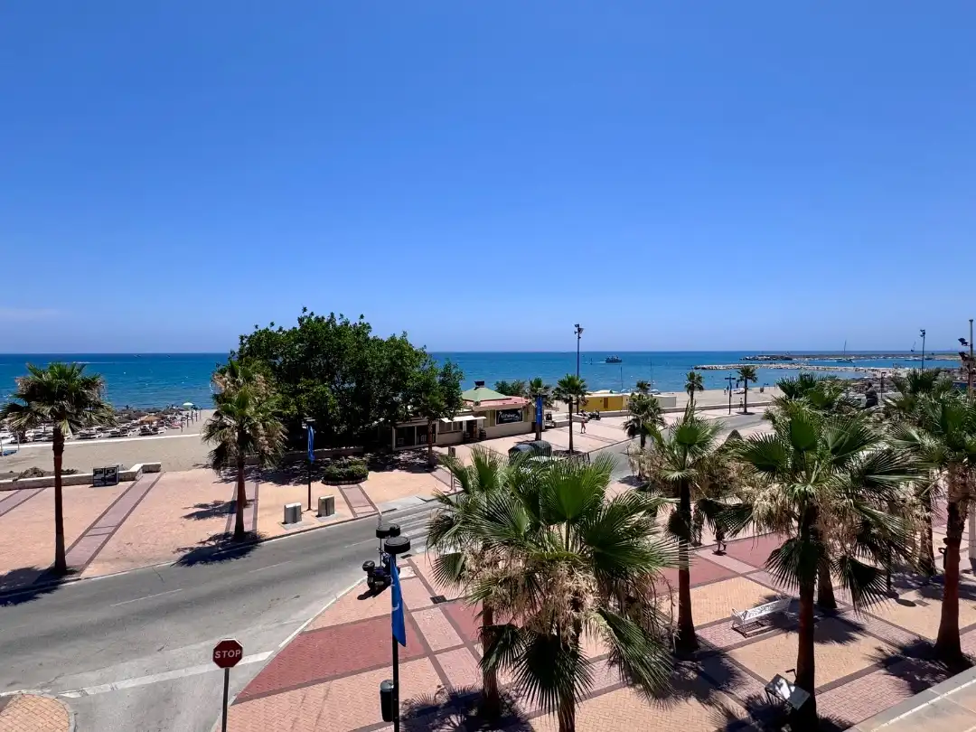 Piso de alquiler en Calle Maestro Pedro Calvo, 2, Playa de los Boliches Vista exterior de Piso de alquiler en Fuengirola con Aire acondicionado y Terraza