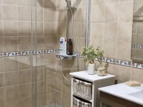 Baño de Piso de alquiler en Algeciras con Calefacción, Terraza y Piscina