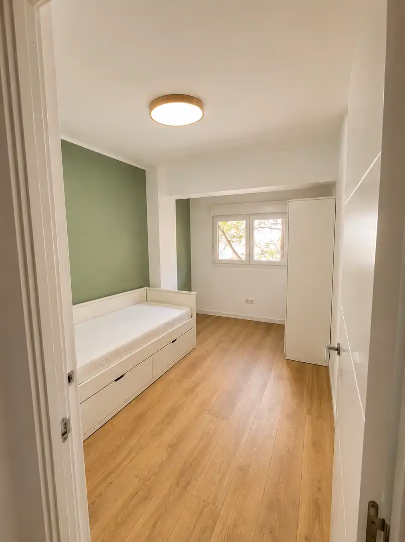 Bedroom of Flat for rent in  Zaragoza Capital  with Air Conditioner and Balcony