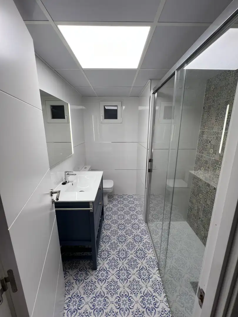 Bathroom of Flat for rent in  Zaragoza Capital  with Air Conditioner and Balcony