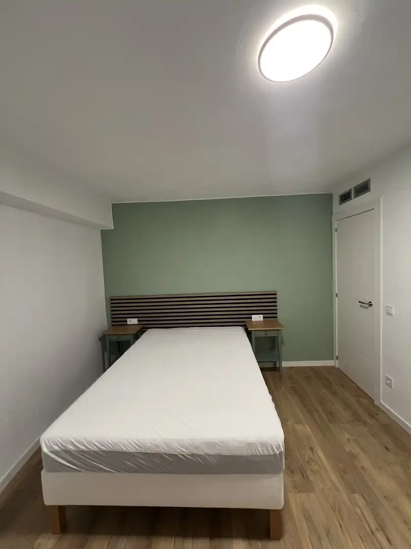 Bedroom of Flat for rent in  Zaragoza Capital  with Air Conditioner and Balcony