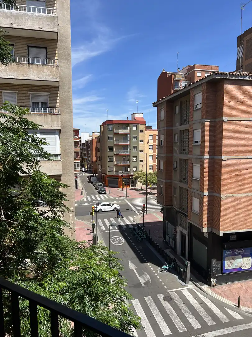Exterior view of Flat for rent in  Zaragoza Capital  with Air Conditioner and Balcony