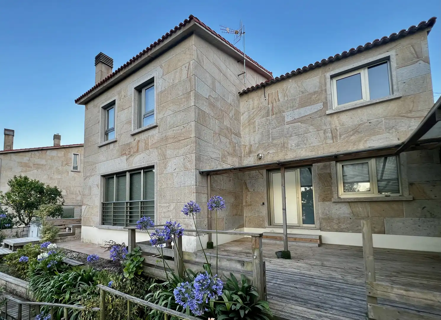 Casa o xalet en venda a Rúa do Piñeiro, 136, Aldán Vista exterior de Casa o xalet en venda en Cangas amb Calefacció, Jardí privat i Parquet