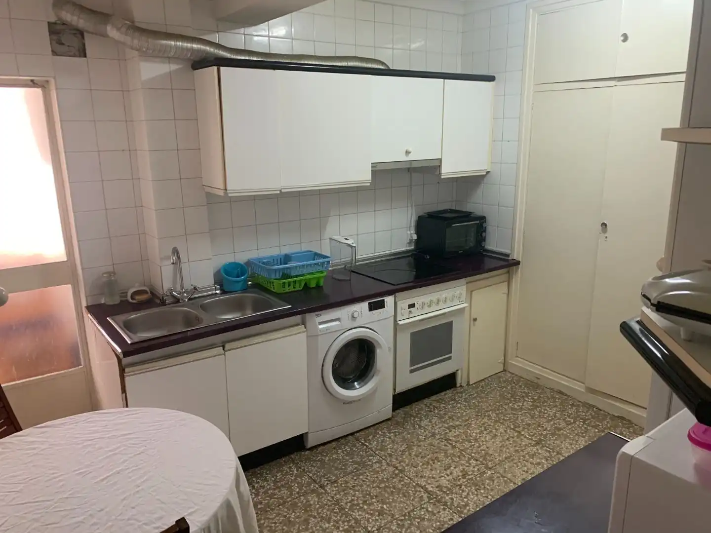 Flat for rent in Plaza de Hernán Cortés, 42, Casco Antiguo Kitchen of Flat for rent in Cáceres Capital with Terrace and Balcony