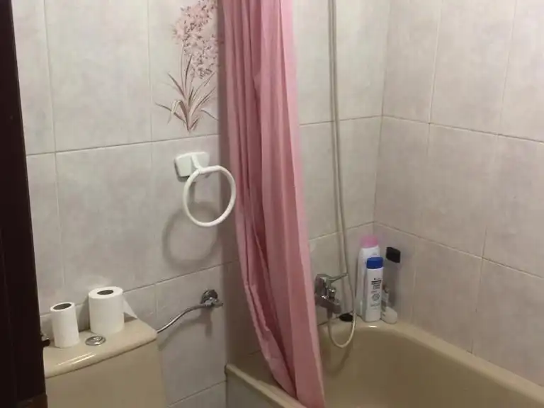 Flat for rent in Avenida París, 20, Ruta de la Plata Bathroom of Flat for rent in Cáceres with Heating, Terrace and Furnished